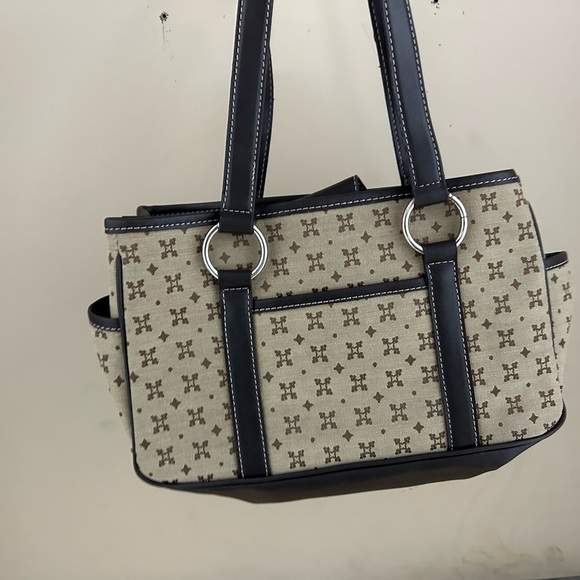 First issue - Picture 2 of 4